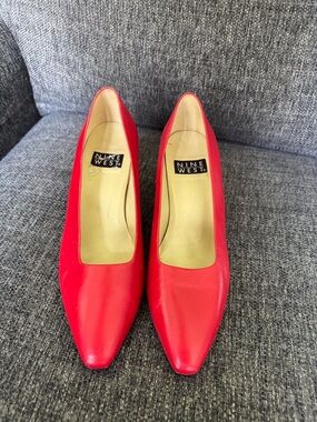 Vintage Nine West Women's Red Pointed-Toe Pumps